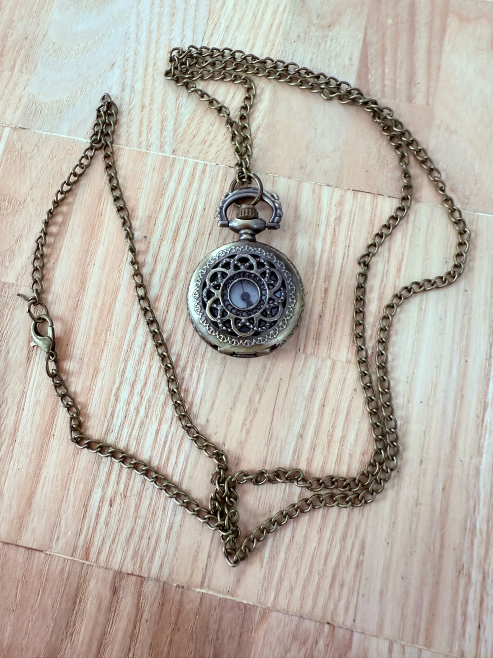 Vintage style pendant watch necklace NEW BATTERY
